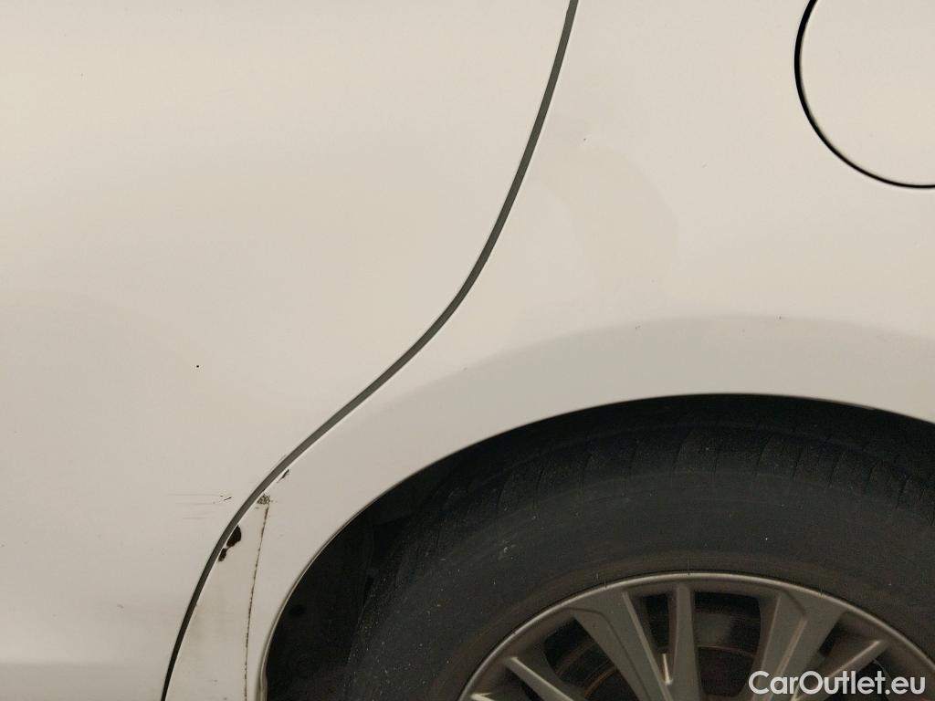  Toyota  Yaris TOYOTA  / 2017 / 5P / berlina con portón 1.5 100H Active #24