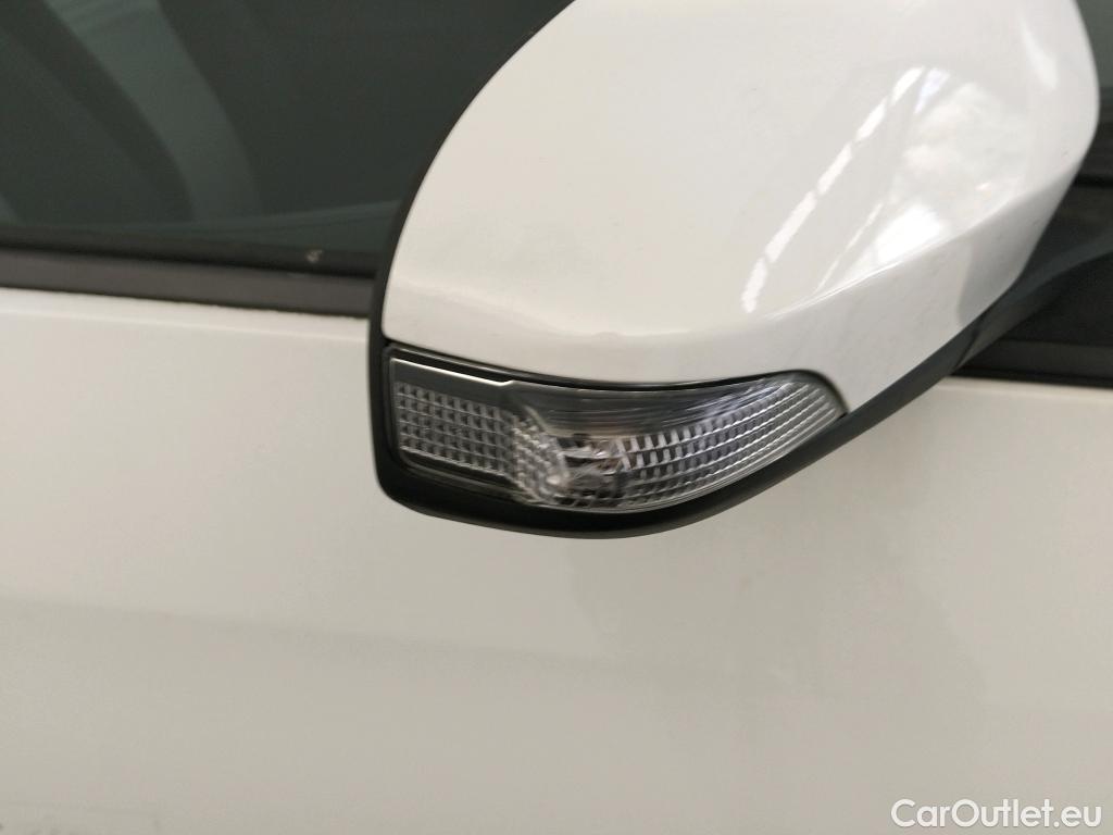  Toyota  Yaris TOYOTA  / 2017 / 5P / berlina con portón 1.5 100H Active #21