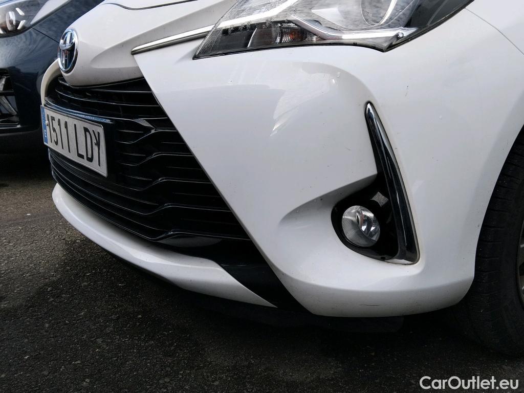  Toyota  Yaris TOYOTA  / 2017 / 5P / berlina con portón 1.5 100H Active #7