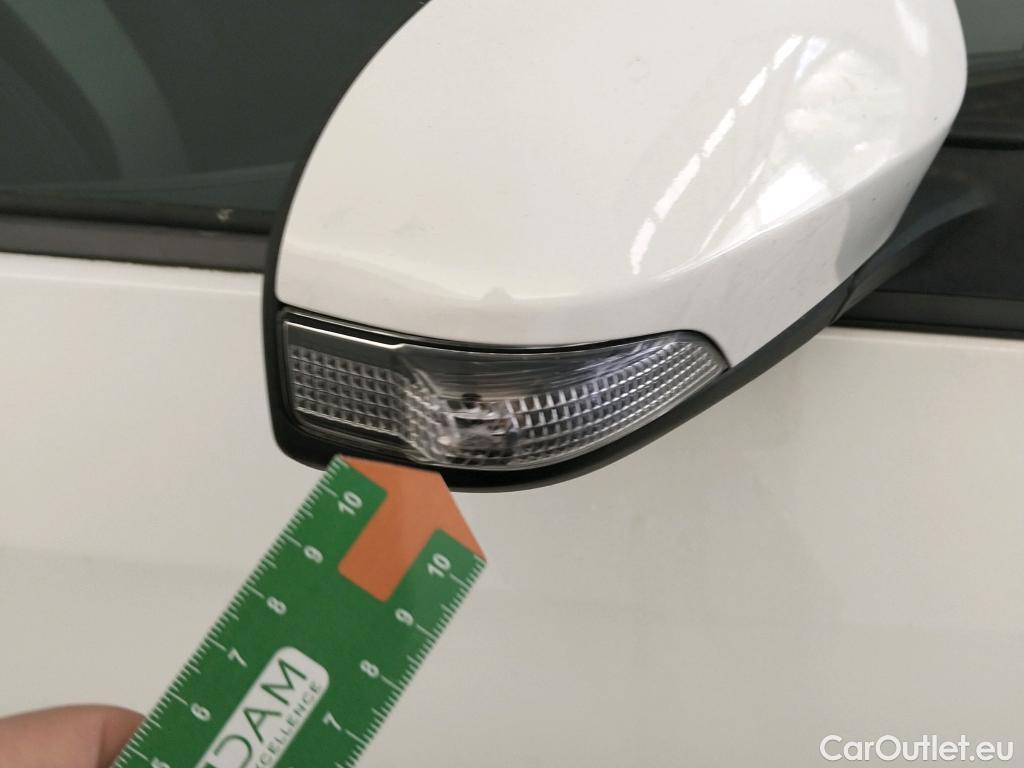  Toyota  Yaris TOYOTA  / 2017 / 5P / berlina con portón 1.5 100H Active #22