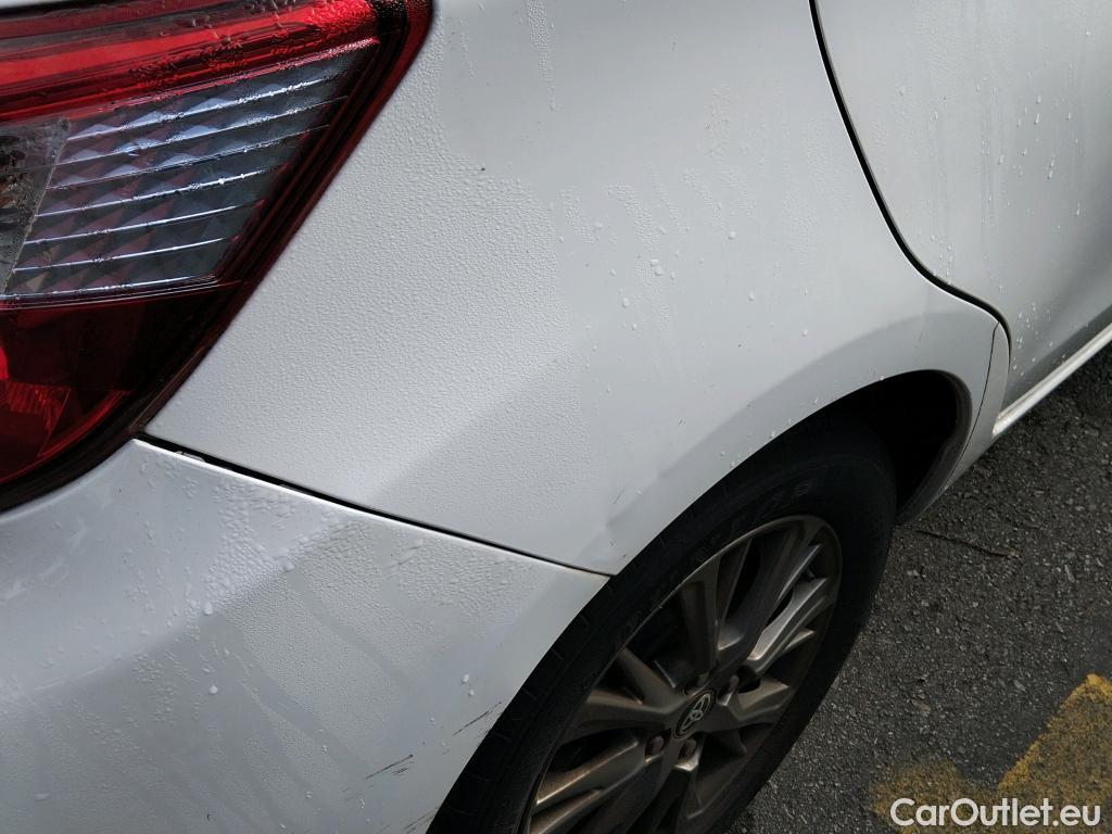  Toyota  Yaris TOYOTA  / 2017 / 5P / berlina con portón 1.5 100H Active #1