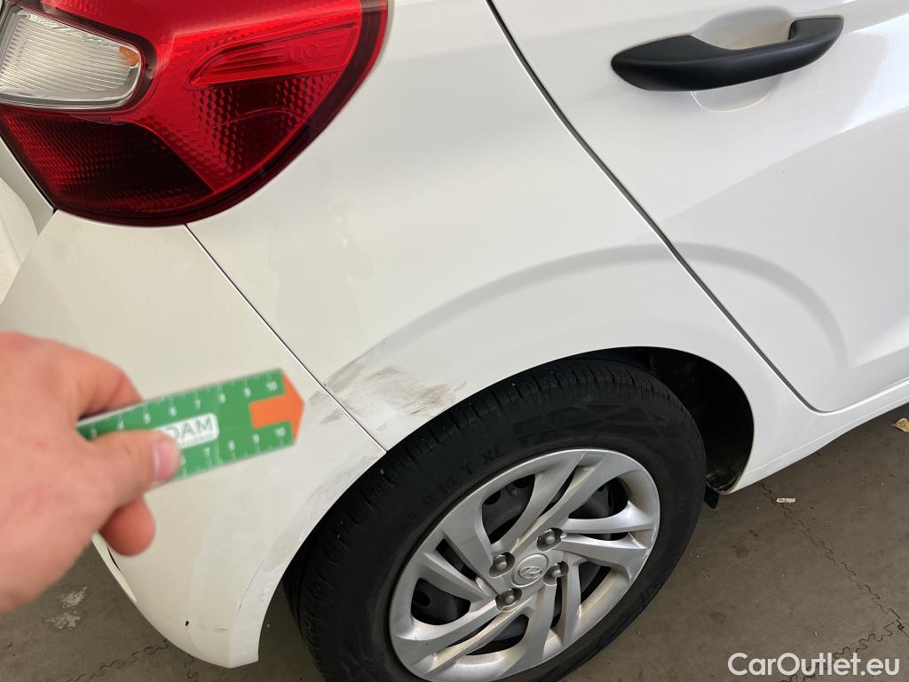  Hyundai  i10 HYUNDAI  / 2020 / 5P / berlina con portón 1.0 Essence #4