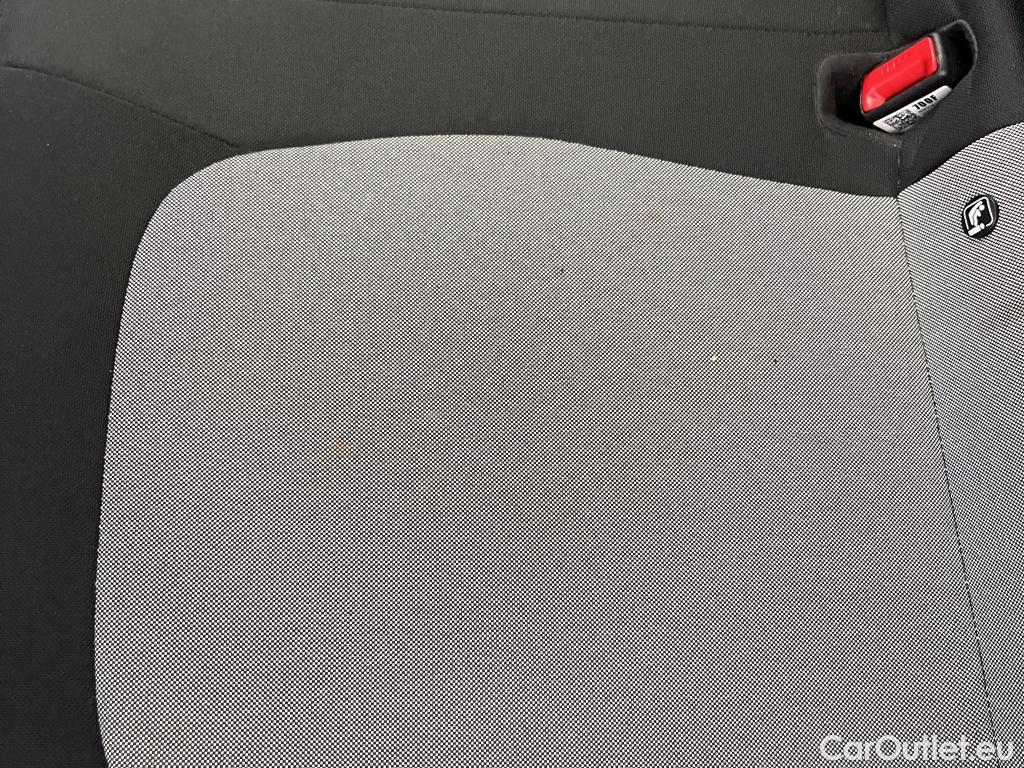  Hyundai  i10 HYUNDAI  / 2020 / 5P / berlina con portón 1.0 Essence #5