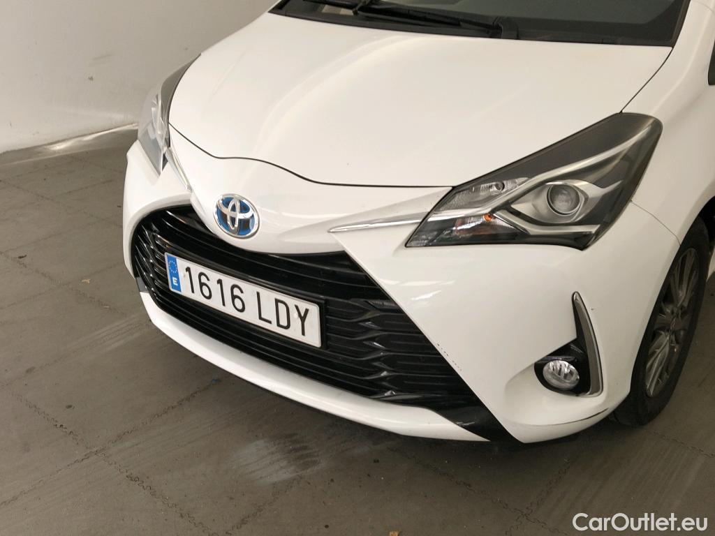  Toyota  Yaris TOYOTA  / 2017 / 5P / berlina con portón 1.5 100H Active #18