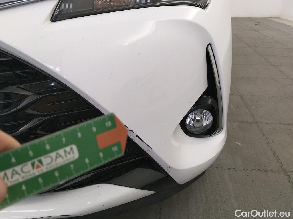  Toyota  Yaris TOYOTA  / 2017 / 5P / berlina con portón 1.5 100H Active #12