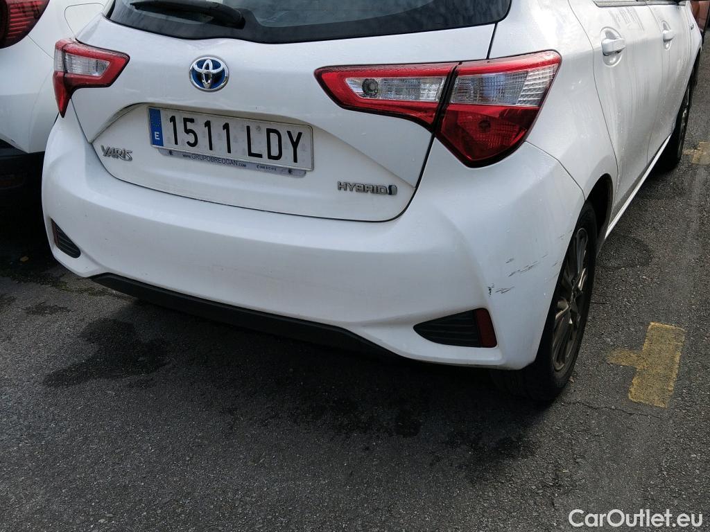 Toyota  Yaris TOYOTA  / 2017 / 5P / berlina con portón 1.5 100H Active #9