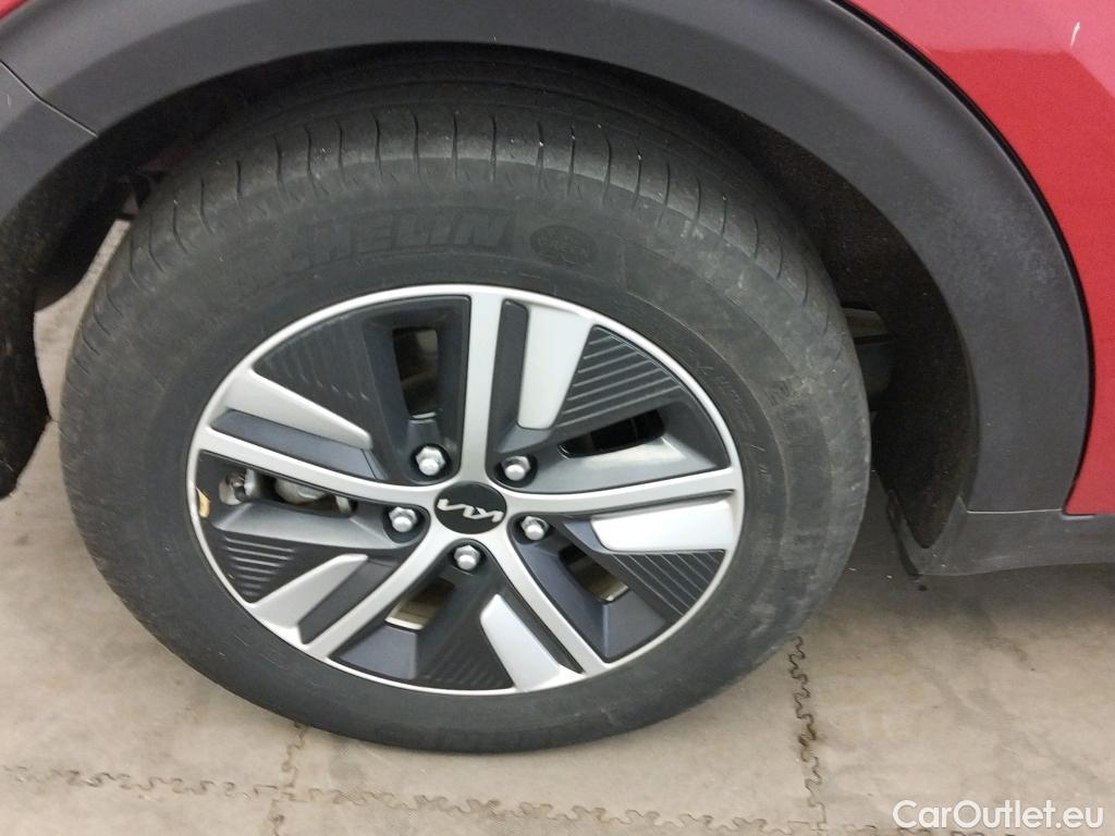  KIA  Niro KIA  / 2019 / 5P / crossover 1.6 GDi PHEV 104kW (141CV) Drive #1