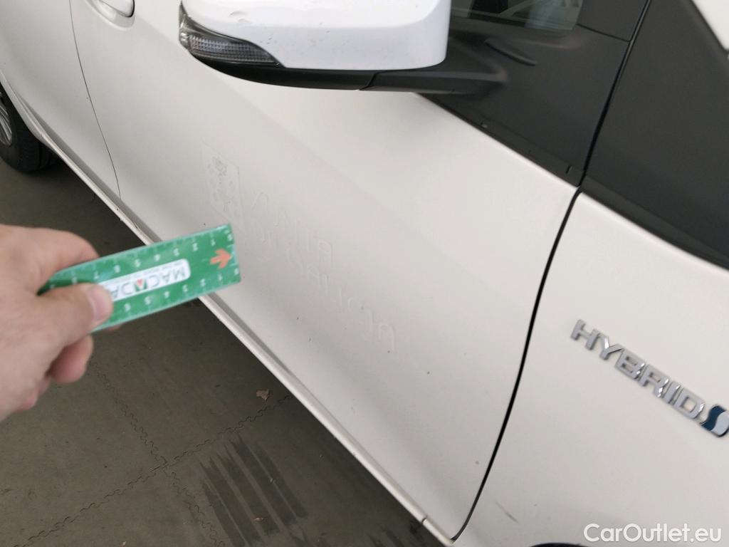  Toyota  Yaris TOYOTA  / 2017 / 5P / berlina con portón 1.5 100H Active #6