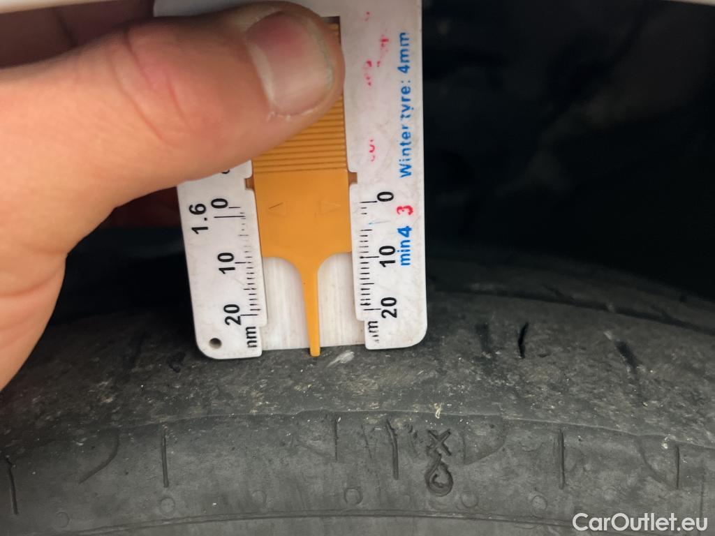  Hyundai  i10 HYUNDAI  / 2020 / 5P / berlina con portón 1.0 Essence #14