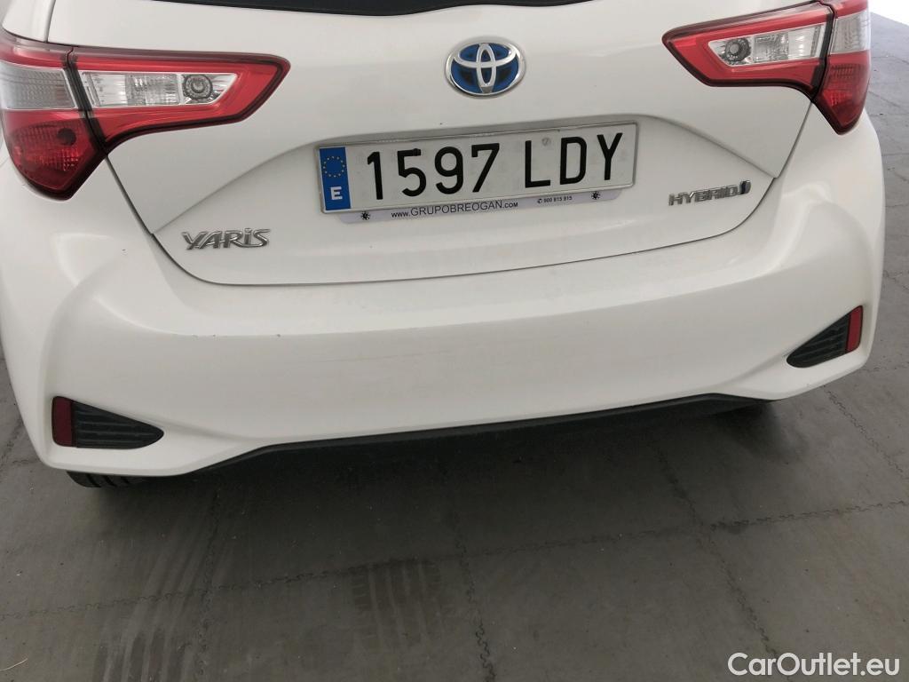  Toyota  Yaris TOYOTA  / 2017 / 5P / berlina con portón 1.5 100H Active #15