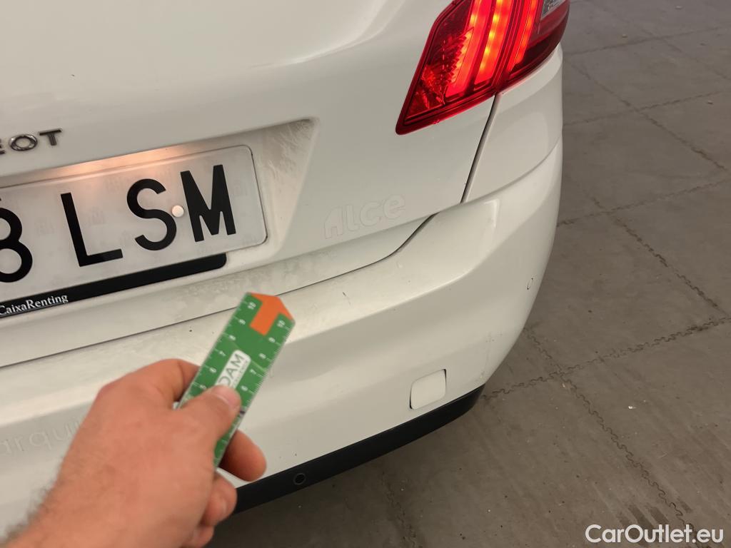  Peugeot  308 PEUGEOT  / 2017 / 5P / berlina con portón 5p Active Pack BlueHDi 130 S&S (AC) #6