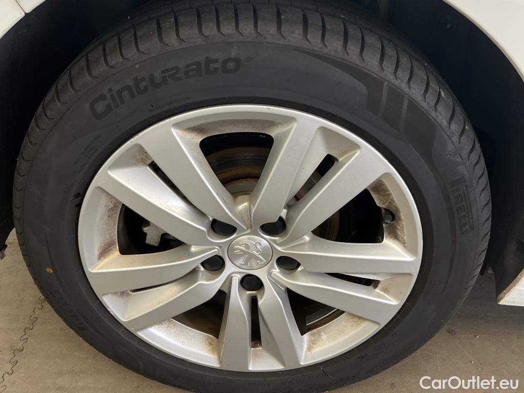  Peugeot  308 PEUGEOT  / 2017 / 5P / berlina con portón 5p Active Pack BlueHDi 130 S&S (AC) #26