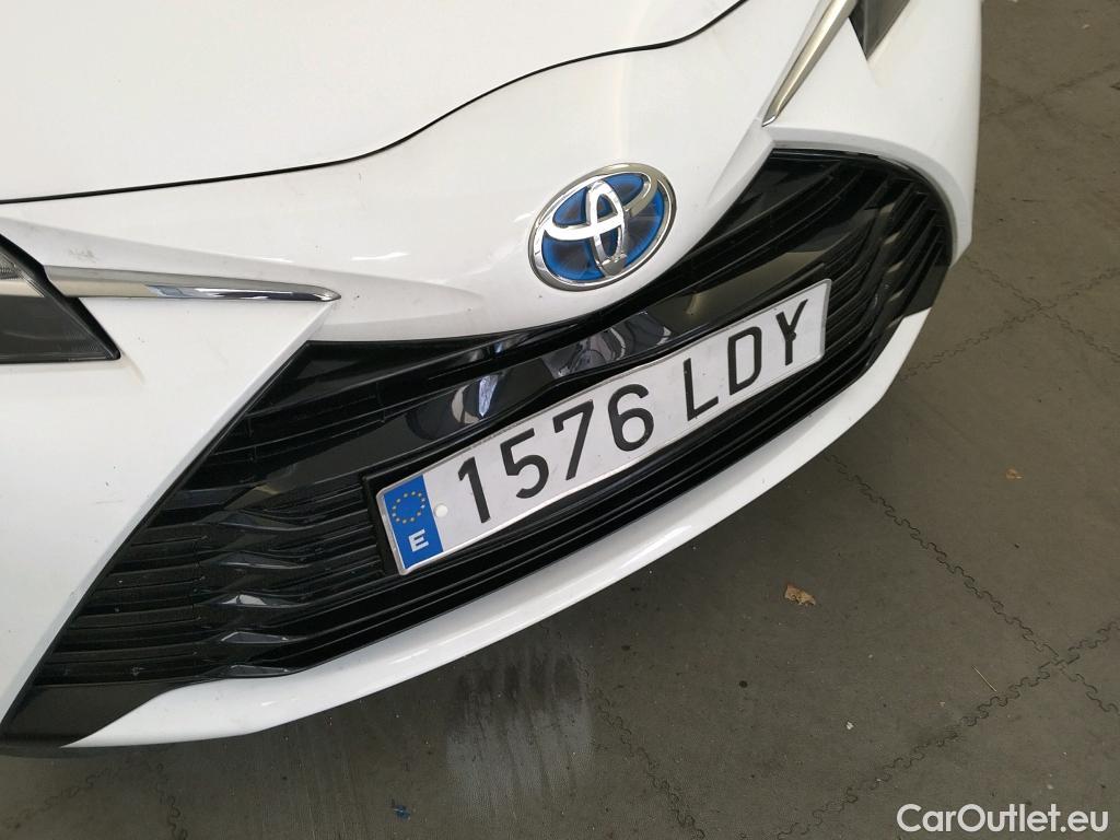 Toyota  Yaris TOYOTA  / 2017 / 5P / berlina con portón 1.5 100H Active #19