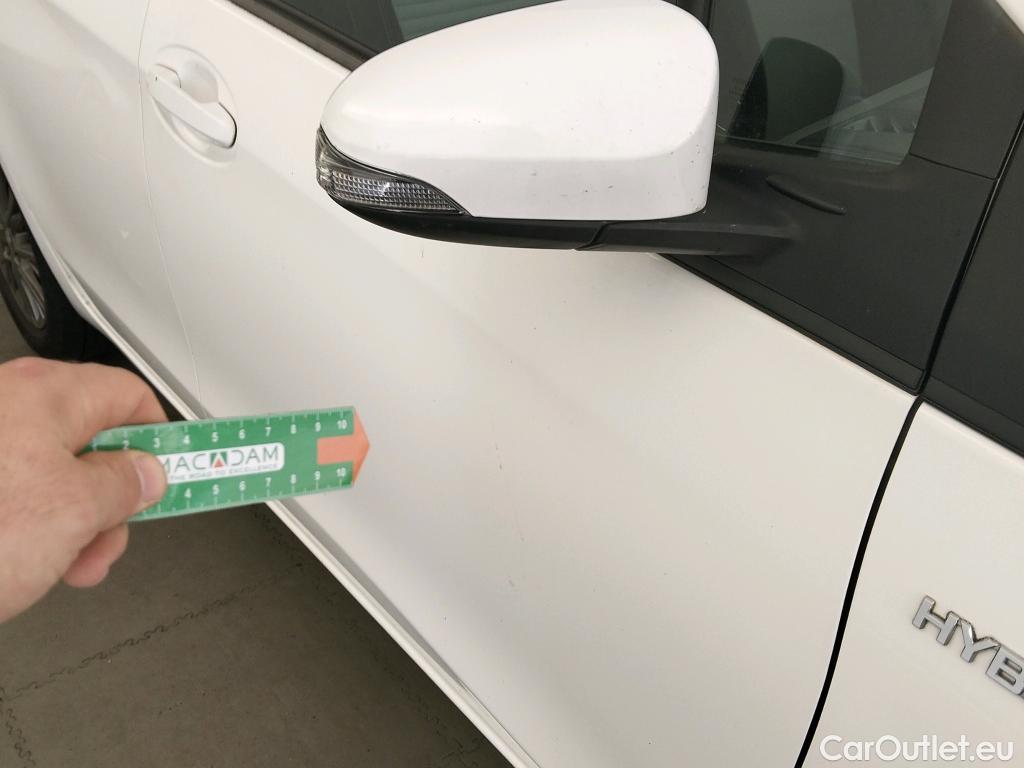  Toyota  Yaris TOYOTA  / 2017 / 5P / berlina con portón 1.5 100H Active #12