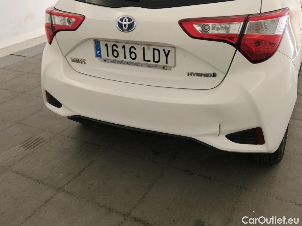  Toyota  Yaris TOYOTA  / 2017 / 5P / berlina con portón 1.5 100H Active #5