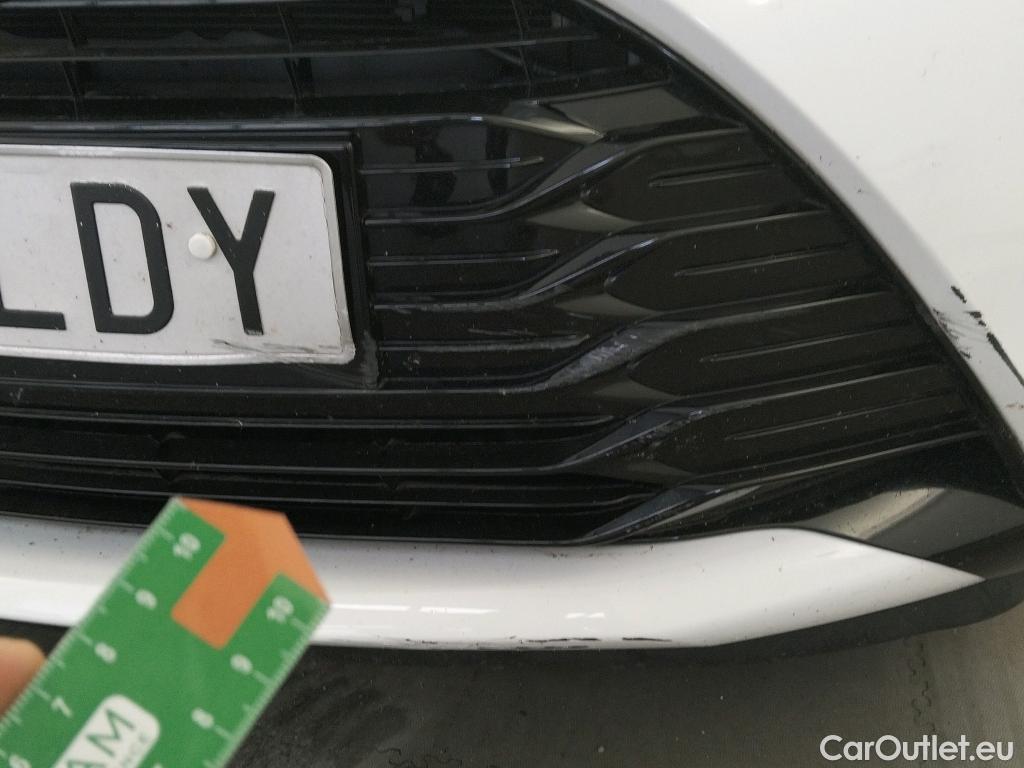  Toyota  Yaris TOYOTA  / 2017 / 5P / berlina con portón 1.5 100H Active #14