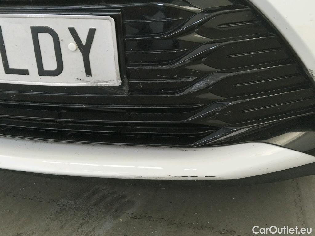  Toyota  Yaris TOYOTA  / 2017 / 5P / berlina con portón 1.5 100H Active #13