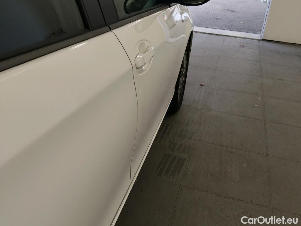  Toyota  Yaris TOYOTA  / 2017 / 5P / berlina con portón 1.5 100H Active #15