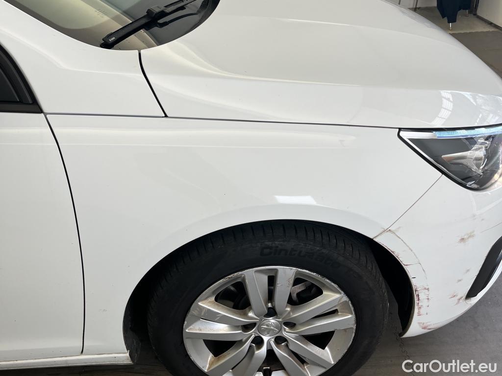  Peugeot  308 PEUGEOT  / 2017 / 5P / berlina con portón 5p Active Pack BlueHDi 130 S&S (AC) #28