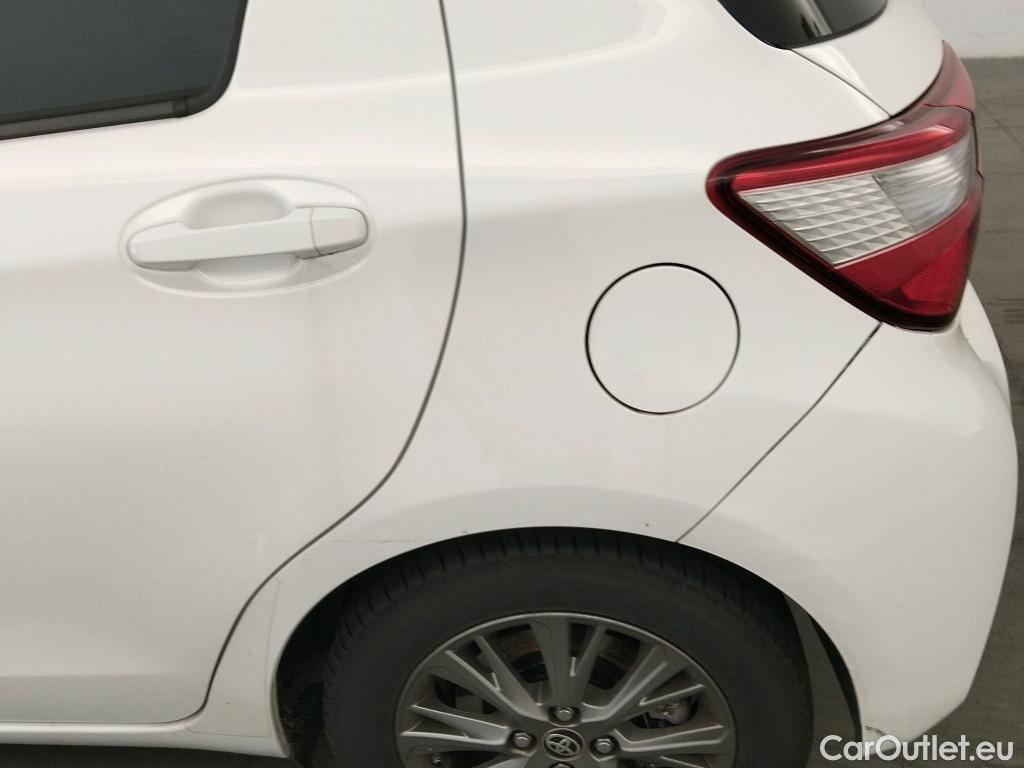  Toyota  Yaris TOYOTA  / 2017 / 5P / berlina con portón 1.5 100H Active #7