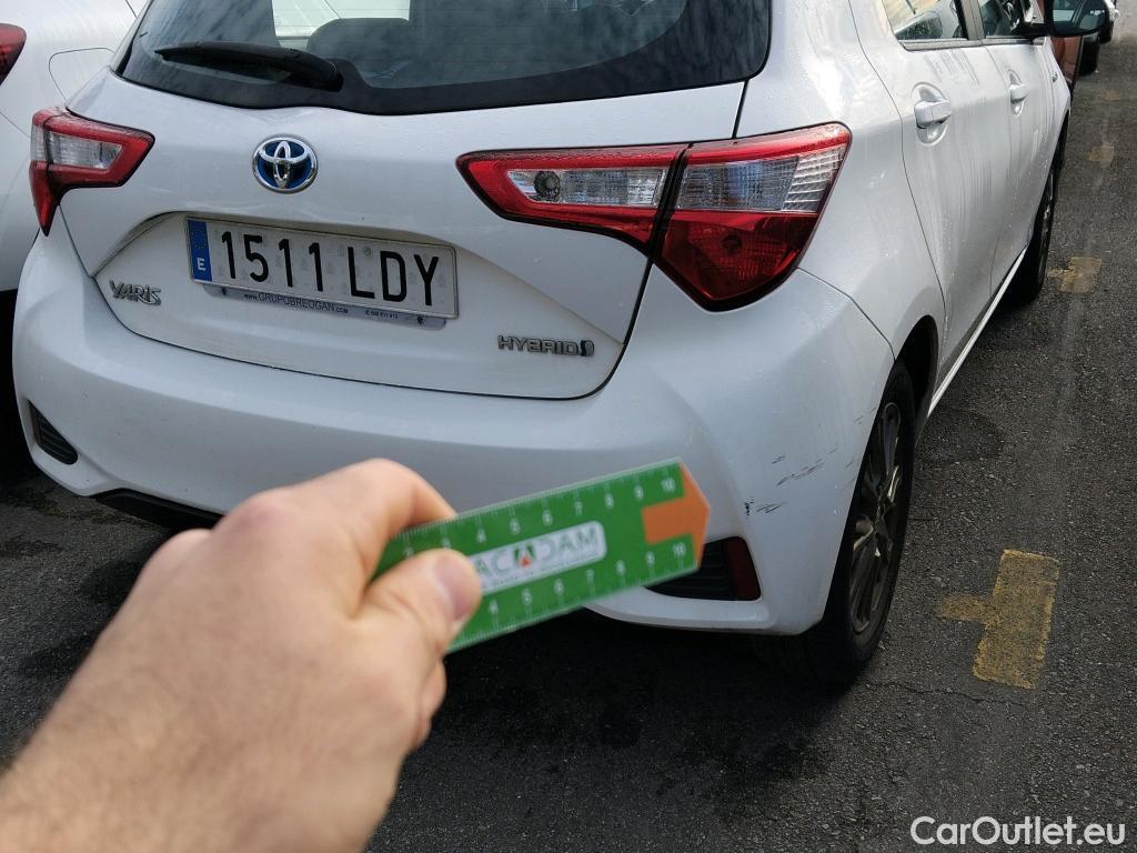  Toyota  Yaris TOYOTA  / 2017 / 5P / berlina con portón 1.5 100H Active #10