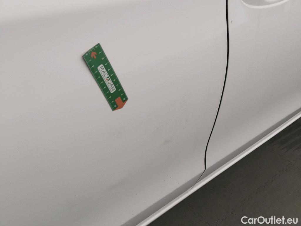  Toyota  Yaris TOYOTA  / 2017 / 5P / berlina con portón 1.5 100H Active #16