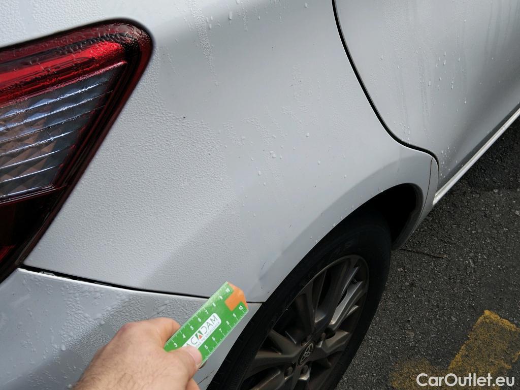  Toyota  Yaris TOYOTA  / 2017 / 5P / berlina con portón 1.5 100H Active #2