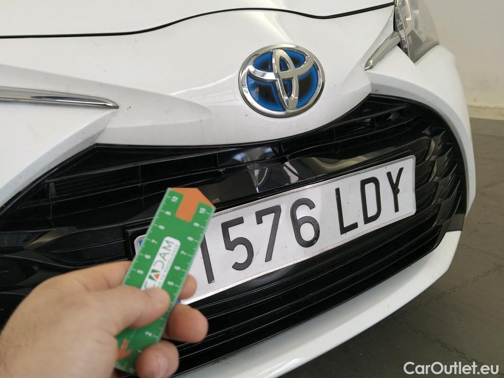  Toyota  Yaris TOYOTA  / 2017 / 5P / berlina con portón 1.5 100H Active #12