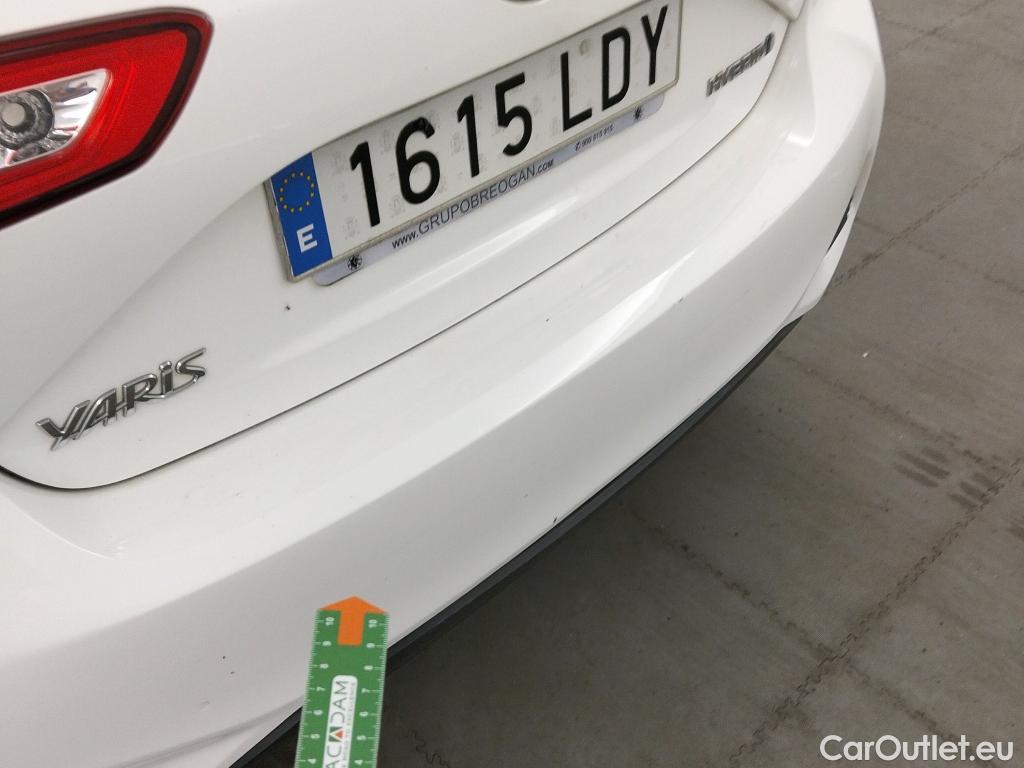  Toyota  Yaris TOYOTA  / 2017 / 5P / berlina con portón 1.5 100H Active #20