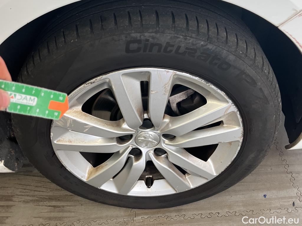  Peugeot  308 PEUGEOT  / 2017 / 5P / berlina con portón 5p Active Pack BlueHDi 130 S&S (AC) #15