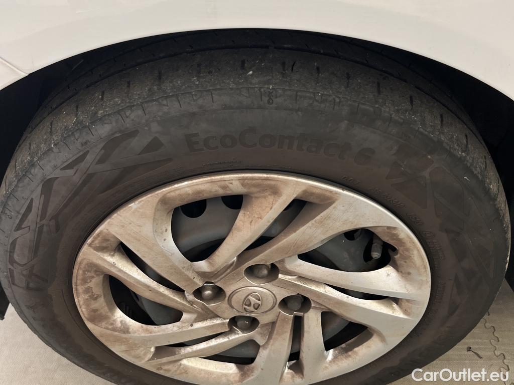  Hyundai  i10 HYUNDAI  / 2020 / 5P / berlina con portón 1.0 Essence #13