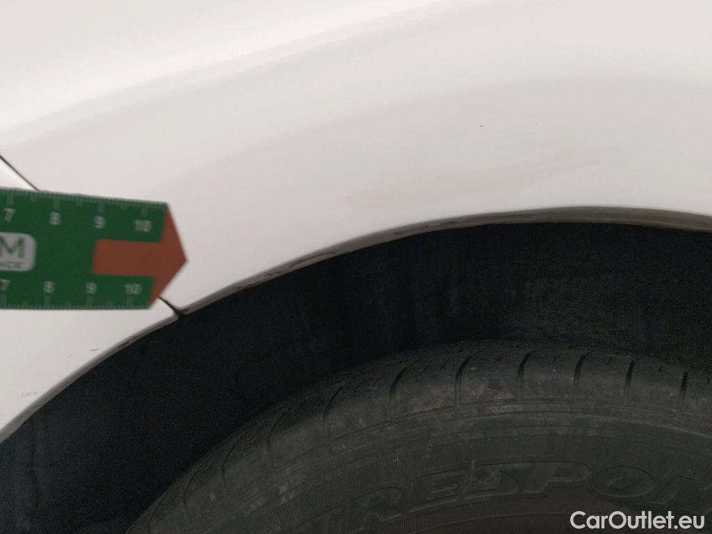  Toyota  Yaris TOYOTA  / 2017 / 5P / berlina con portón 1.5 100H Active #8