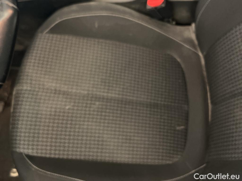  Peugeot  308 PEUGEOT  / 2017 / 5P / berlina con portón 5p Active Pack BlueHDi 130 S&S (AC) #10