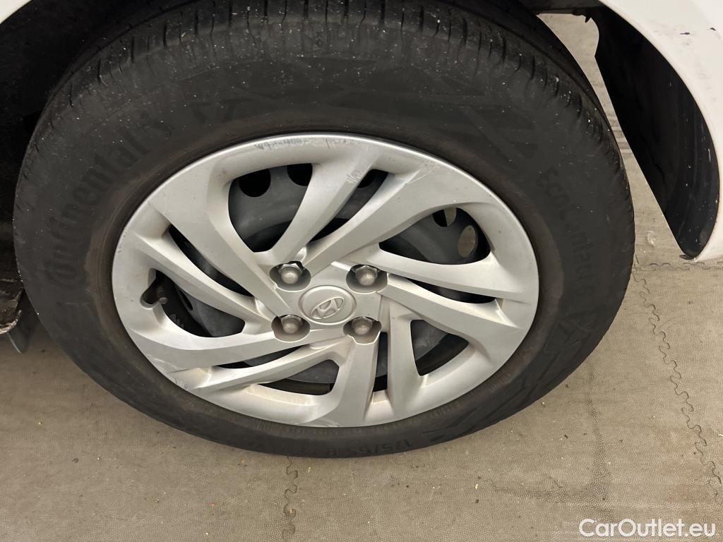  Hyundai  i10 HYUNDAI  / 2020 / 5P / berlina con portón 1.0 Essence #19