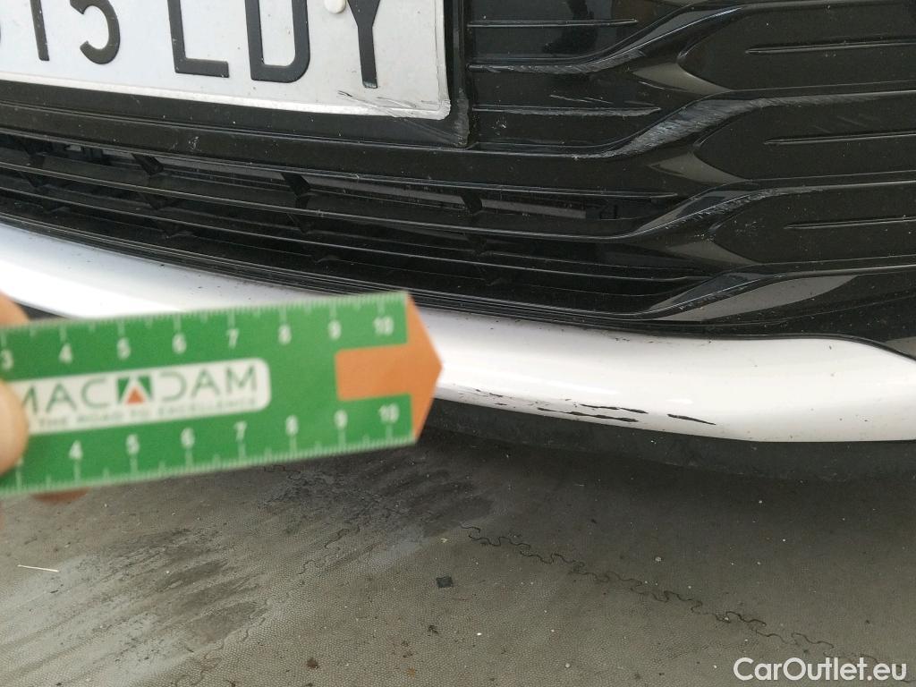  Toyota  Yaris TOYOTA  / 2017 / 5P / berlina con portón 1.5 100H Active #8