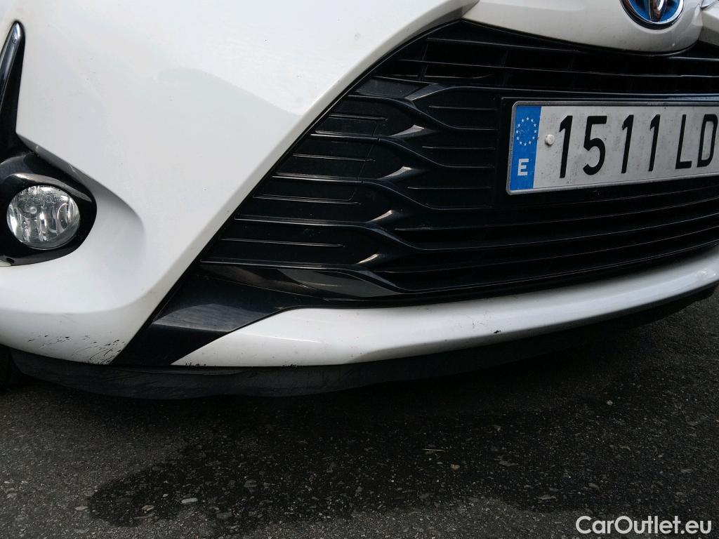  Toyota  Yaris TOYOTA  / 2017 / 5P / berlina con portón 1.5 100H Active #5