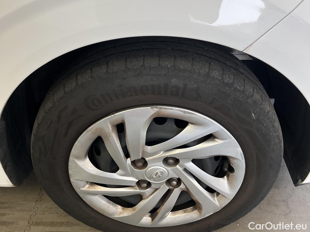  Hyundai  i10 HYUNDAI  / 2020 / 5P / berlina con portón 1.0 Essence #15