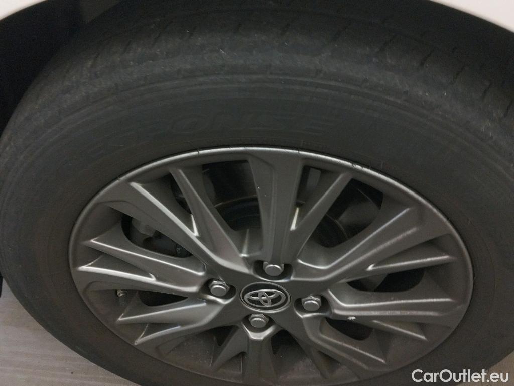  Toyota  Yaris TOYOTA  / 2017 / 5P / berlina con portón 1.5 100H Active #5