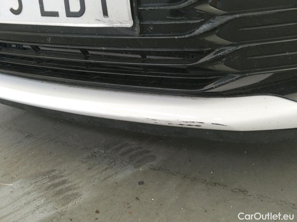  Toyota  Yaris TOYOTA  / 2017 / 5P / berlina con portón 1.5 100H Active #7