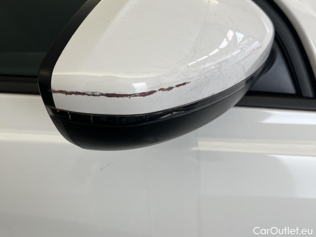  Peugeot  308 PEUGEOT  / 2017 / 5P / berlina con portón 5p Active Pack BlueHDi 130 S&S (AC) #22