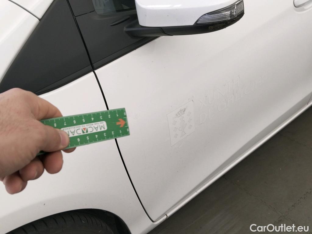  Toyota  Yaris TOYOTA  / 2017 / 5P / berlina con portón 1.5 100H Active #5