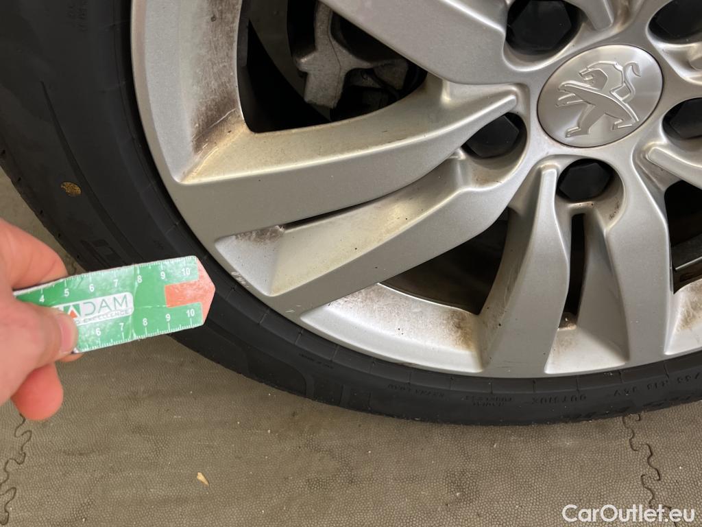  Peugeot  308 PEUGEOT  / 2017 / 5P / berlina con portón 5p Active Pack BlueHDi 130 S&S (AC) #27