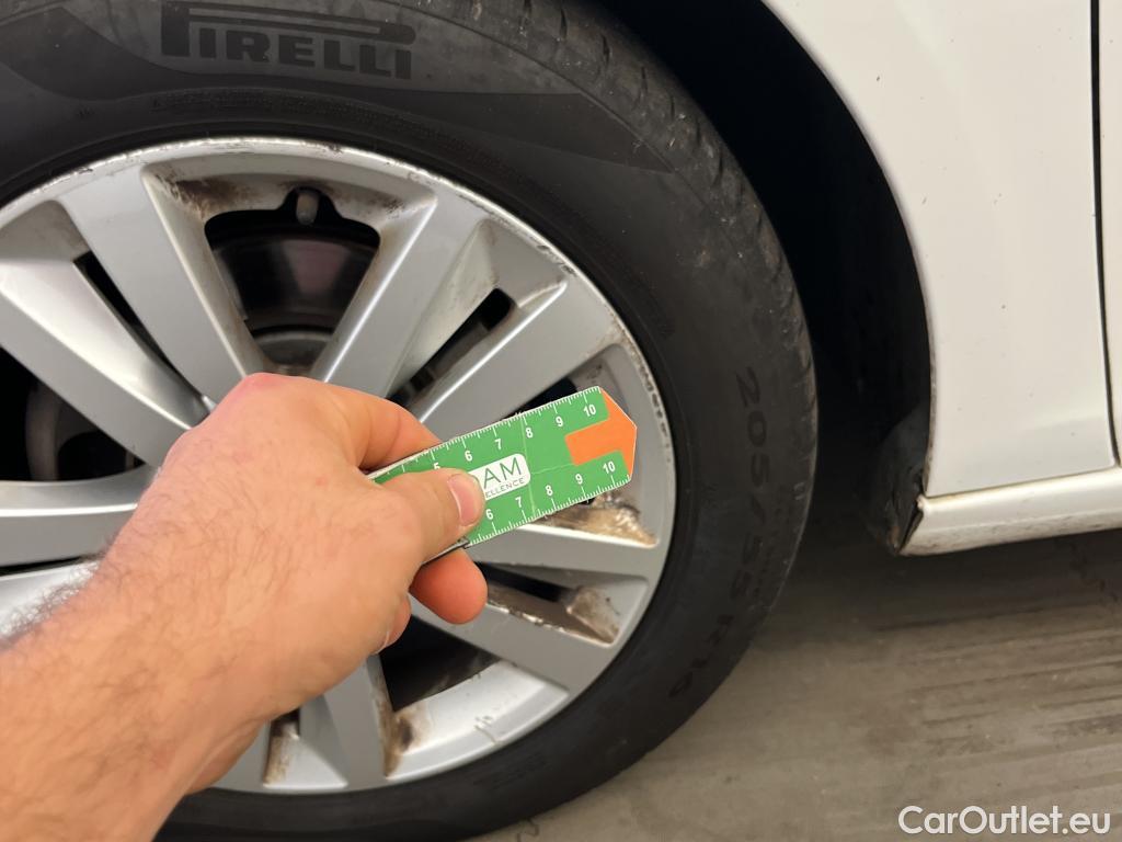  Peugeot  308 PEUGEOT  / 2017 / 5P / berlina con portón 5p Active Pack BlueHDi 130 S&S (AC) #13