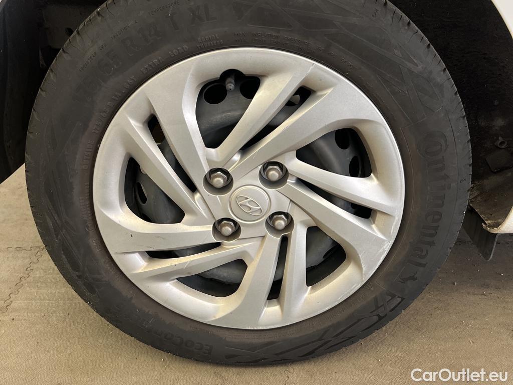  Hyundai  i10 HYUNDAI  / 2020 / 5P / berlina con portón 1.0 Essence #21