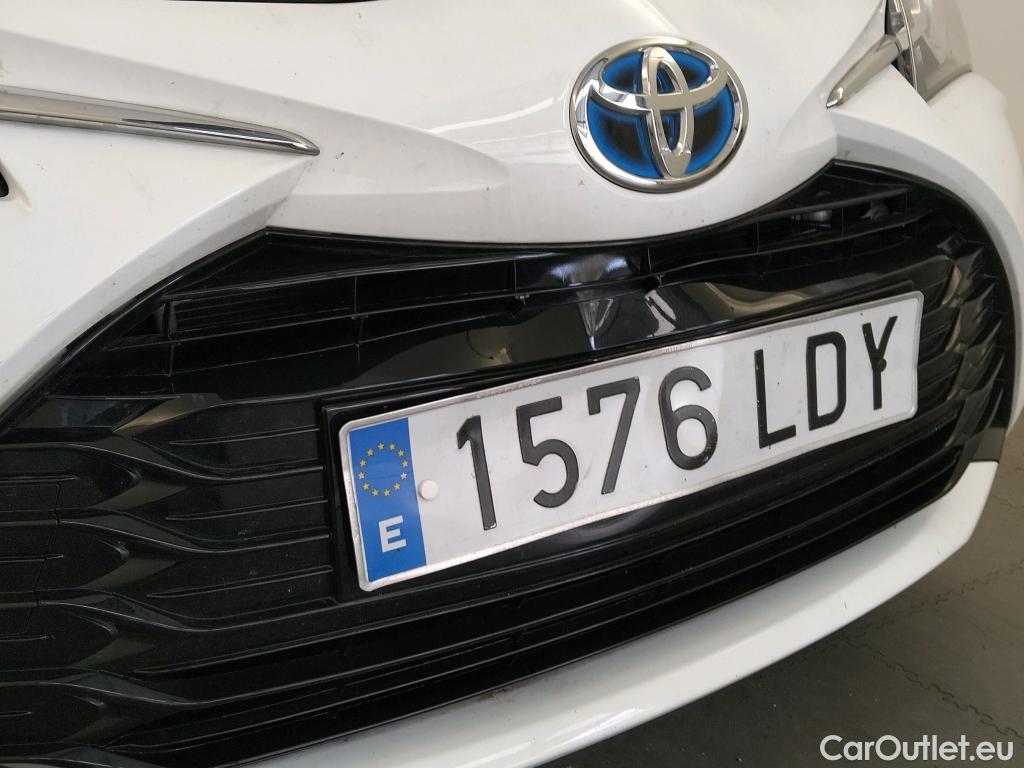  Toyota  Yaris TOYOTA  / 2017 / 5P / berlina con portón 1.5 100H Active #11