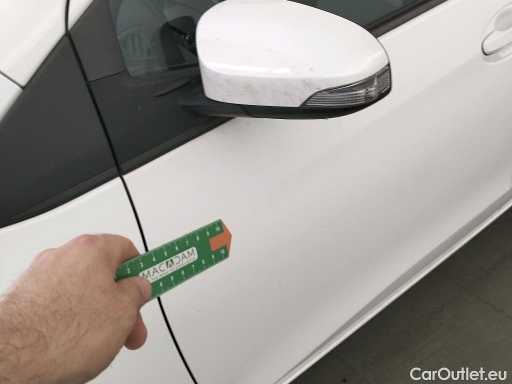  Toyota  Yaris TOYOTA  / 2017 / 5P / berlina con portón 1.5 100H Active #11