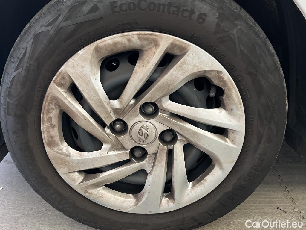  Hyundai  i10 HYUNDAI  / 2020 / 5P / berlina con portón 1.0 Essence #29