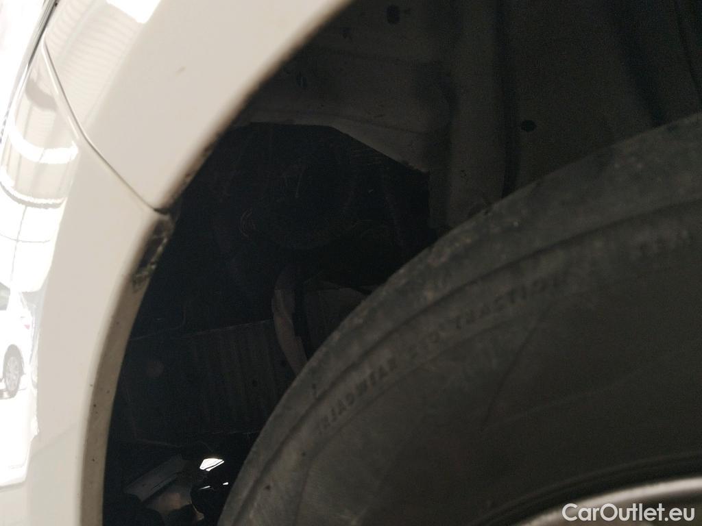  Toyota  Yaris TOYOTA  / 2017 / 5P / berlina con portón 1.5 100H Active #1