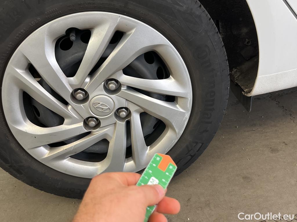  Hyundai  i10 HYUNDAI  / 2020 / 5P / berlina con portón 1.0 Essence #22