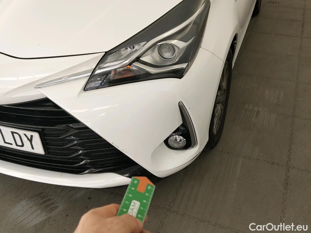  Toyota  Yaris TOYOTA  / 2017 / 5P / berlina con portón 1.5 100H Active #19